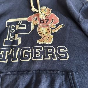 Polo Tiger Hoodie with raised P. Soft comfy regular fit
